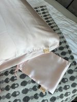 Charger l&#39;image dans la visionneuse de la galerie, NEW Silk pillowcase with travel bag!
