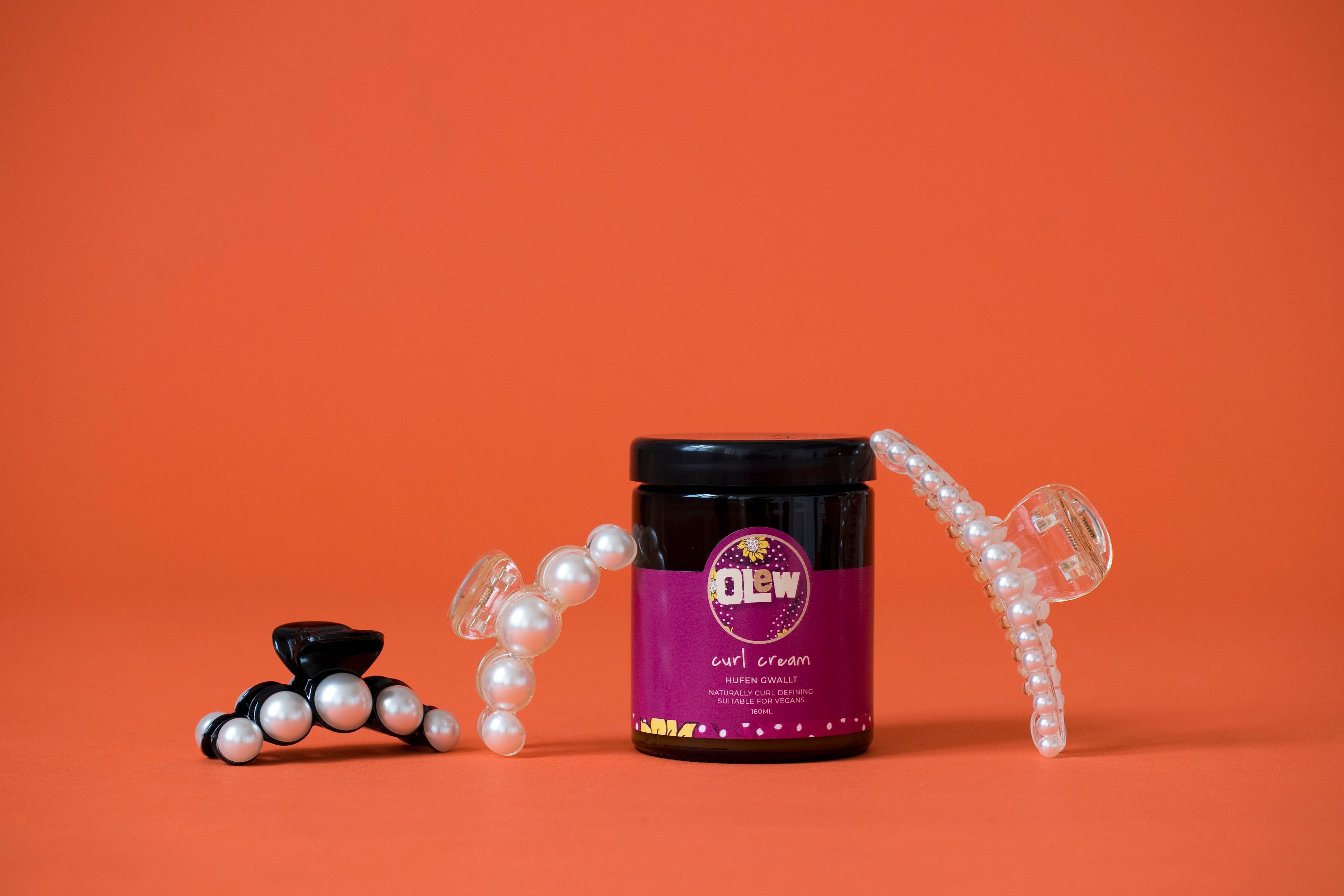 The Olew Curl Cream with Pearl Hair Claw Gift Set